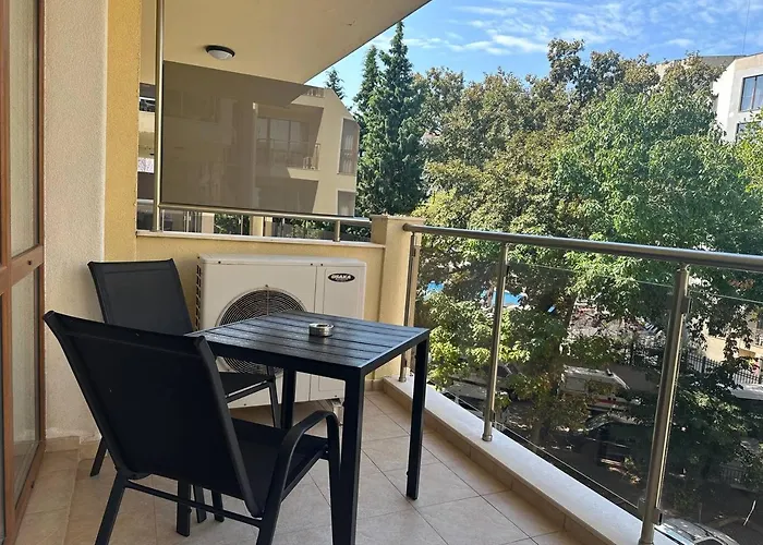 Golden Line 아파트 바르나